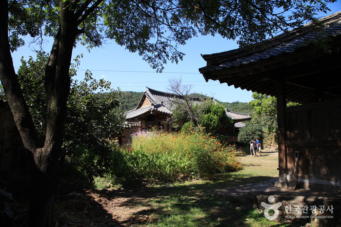 Namsa Yedamchon Village (남사예담촌)