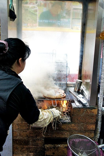 Jipbulgui Hwangsogopchang (짚불구이황소곱창)