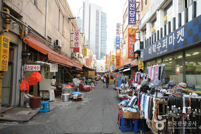 Seomyeon 1 Beonga (la 1ère rue de Seomyeon) (서면1번가)