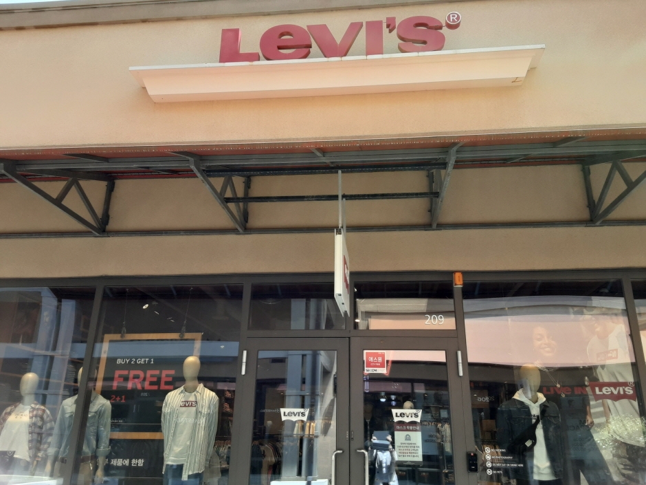 [事後免税店] LEVI'S（リーバイス）・シンセゲ（新世界）アウトレットプサン（釜山）店（리바이스 신세계아울렛 부산점）