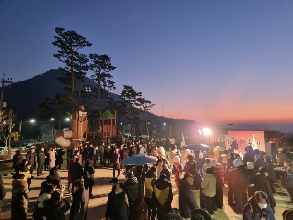 Festival del Amanecer del Monte Inwangsan en Jongno-gu (종로구 인왕산 해맞이 축제)