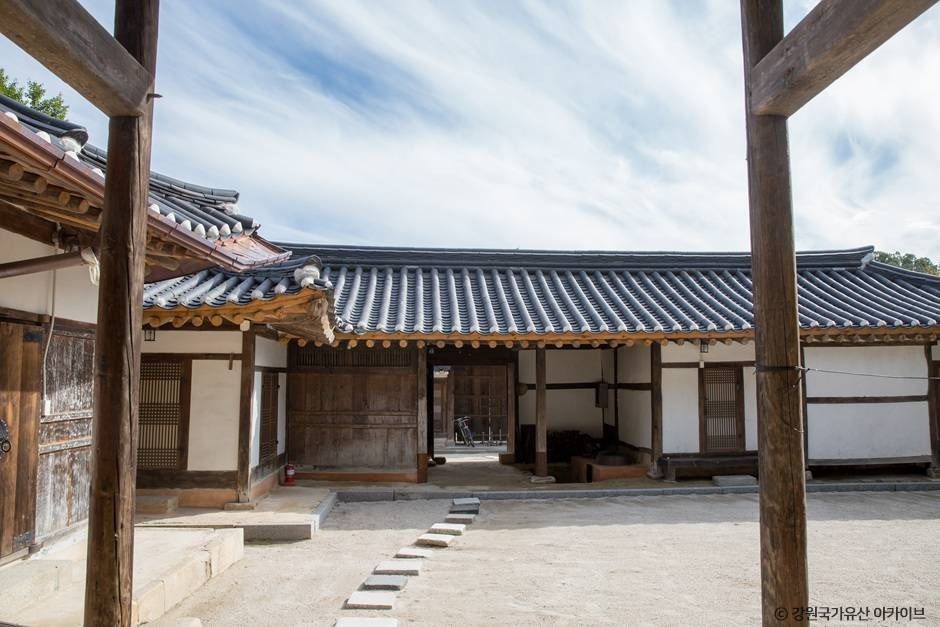 thumbnail-춘천김정은가옥-9