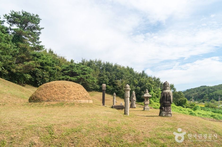 thumbnail-충주 이수일 묘소-3