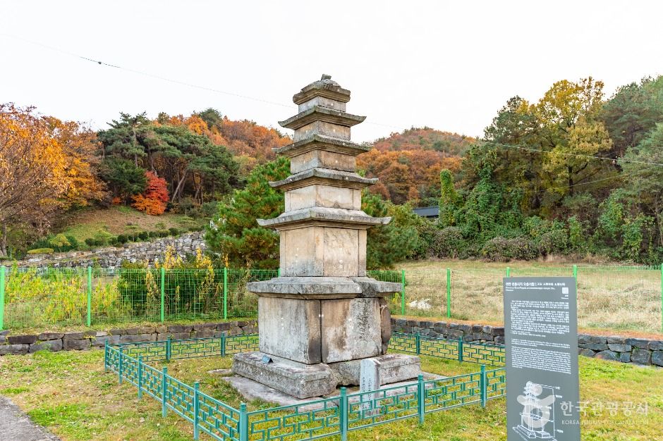 천안 천흥사지 당간지주·오층석탑