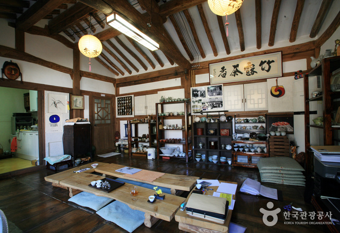 Hagindang House (학인당)