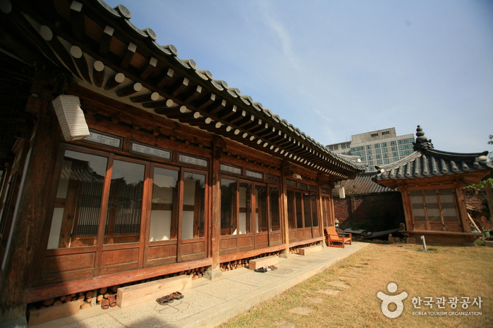 Pungnamheon House (Jeonju Hanok Villagae) (풍남헌-전주한옥마을)