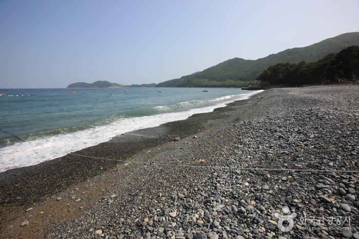 Playa de Guijarros Hakdong (학동흑진주몽돌해변)