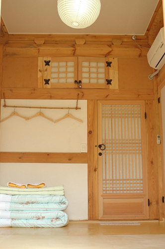 Pungnamheon House (Jeonju Hanok Villagae) (풍남헌-전주한옥마을)