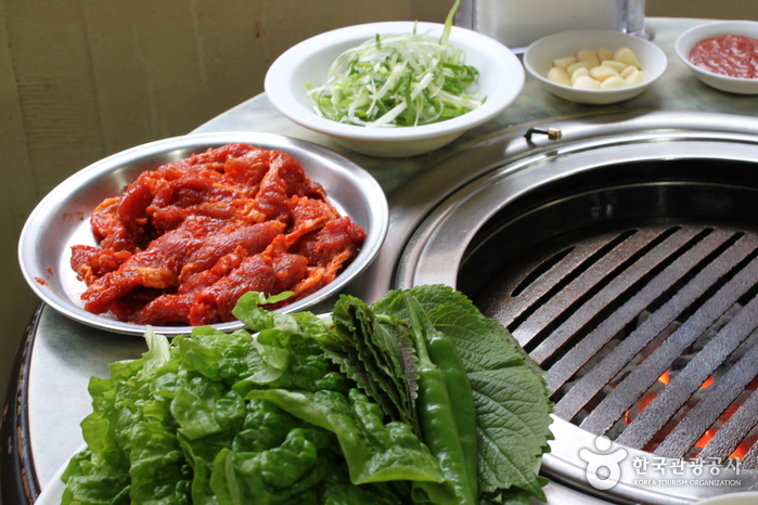 サムソン赤いヤンニョム炭火焼き（삼성 빨간양념 숯불구이）