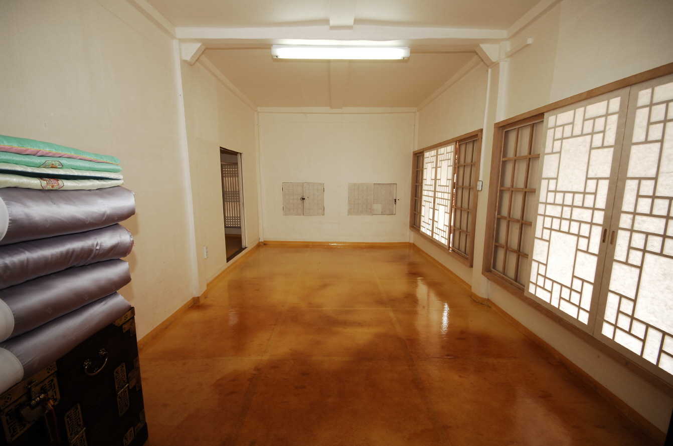 Changsil House (창실고택)
