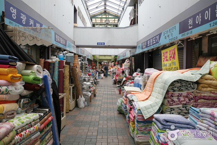 Gukje Market (남포동 국제시장)