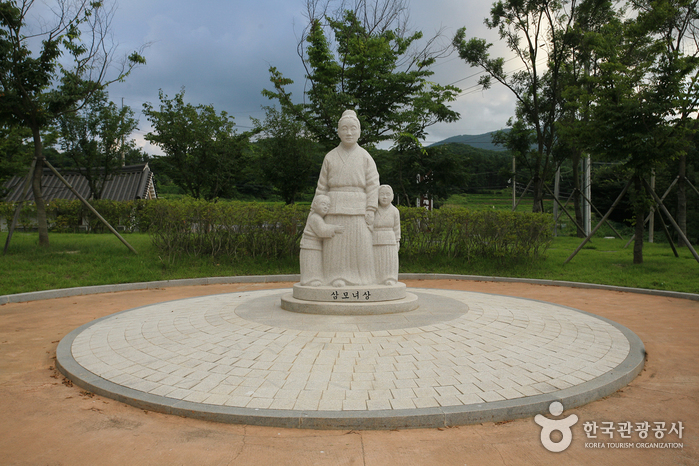 Конфуцианская академия Чхисан совон (치산서원)