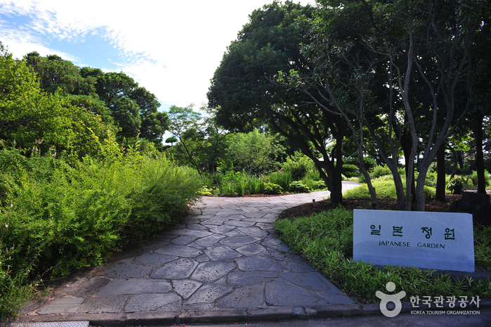 Yeomiji Botanical Garden (여미지 식물원)