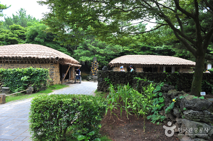 Hallim Park (한림공원)