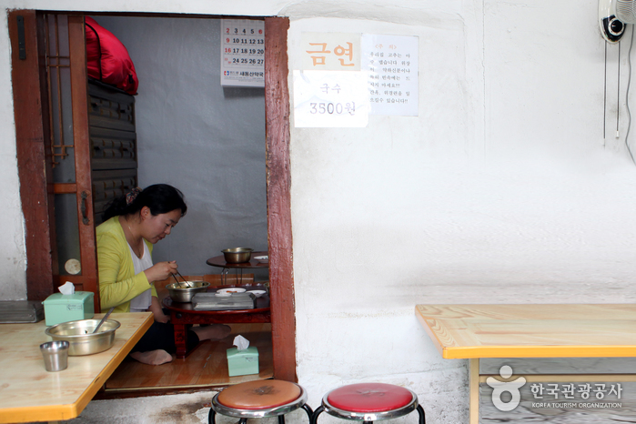 소박한 옛집이라 더 정겨운 국수마을