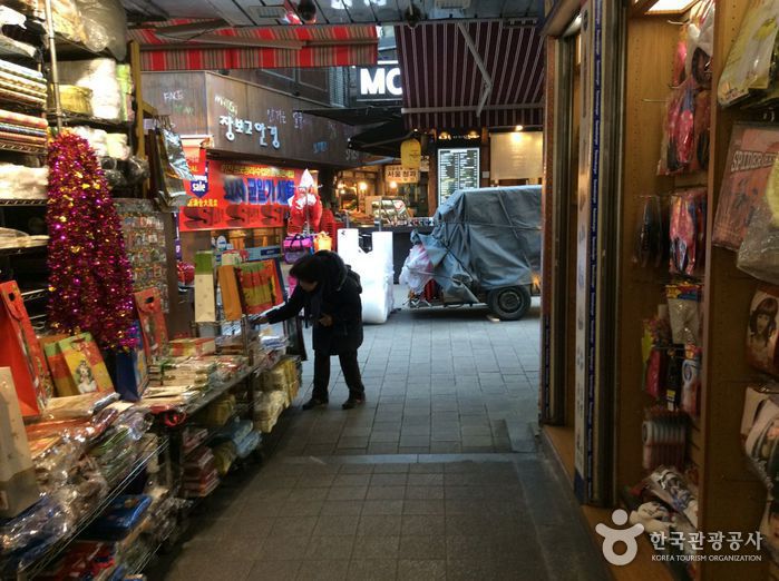 Namdaemun Market Mungu (Stationery) Street (남대문 문구상가)3