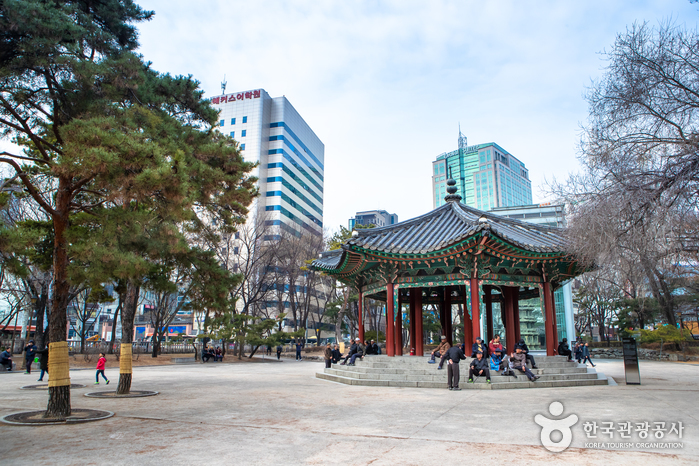 タプコル公園（탑골공원）