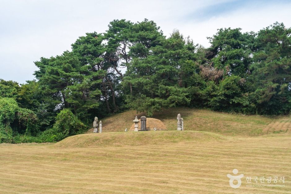 thumbnail-충주 이수일 묘소-4