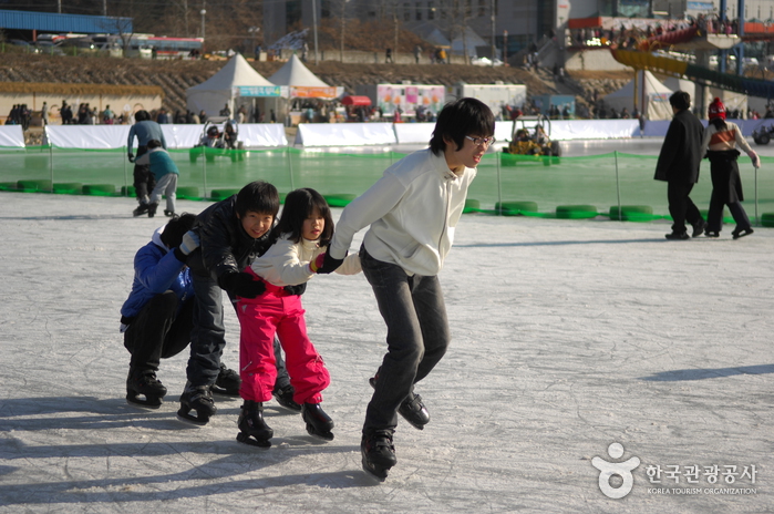 Hwacheon Sancheoneo (Mount Trout) Ice Festival (얼음나라 화천 산천어축제)