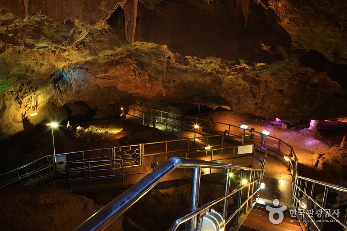 Cheongok Cave (천곡천연동굴)
