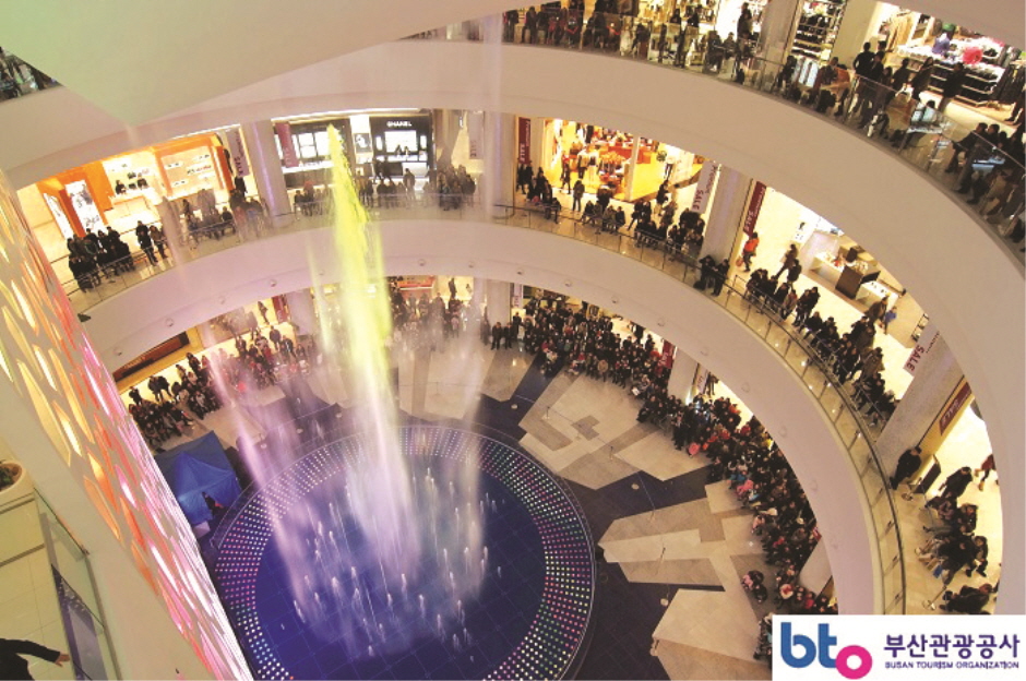 Lotte Department Store - Gwangbok Branch, with an aquatic show and observatory1