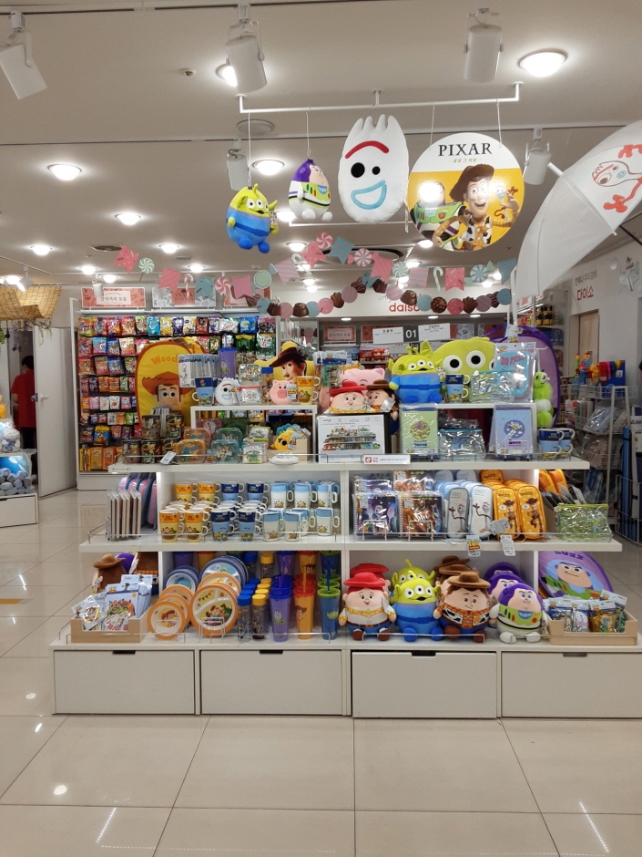 Daiso - Myeong-dong Station Branch [Tax Refund Shop] (다이소 명동역)