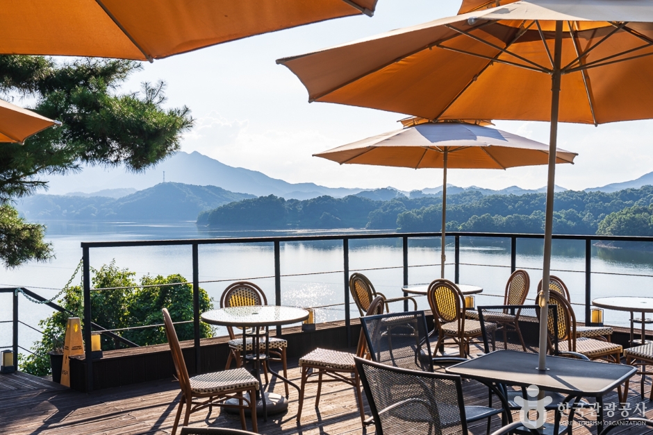 湖畔風景咖啡廳(까페호반풍경)