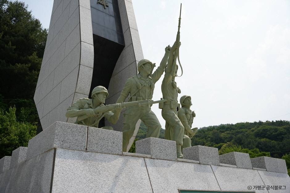 용문산전투 전적비