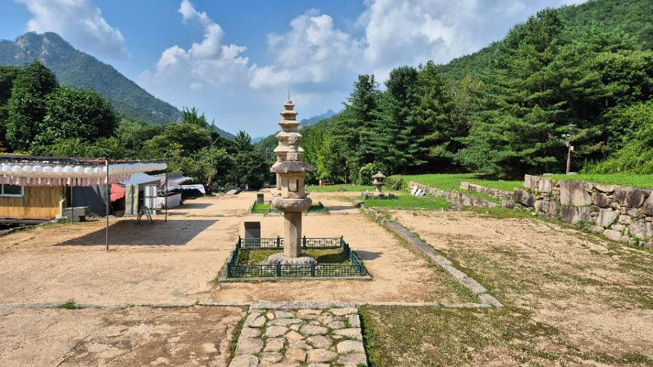 충주 미륵대원지 석등