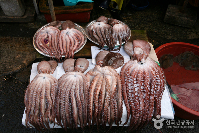 Рыбный рынок Чагальчхи (자갈치시장)