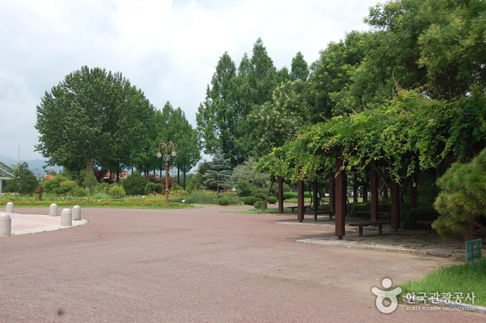 Gangwon-do Provincial Flower Garden (강원도립화목원)