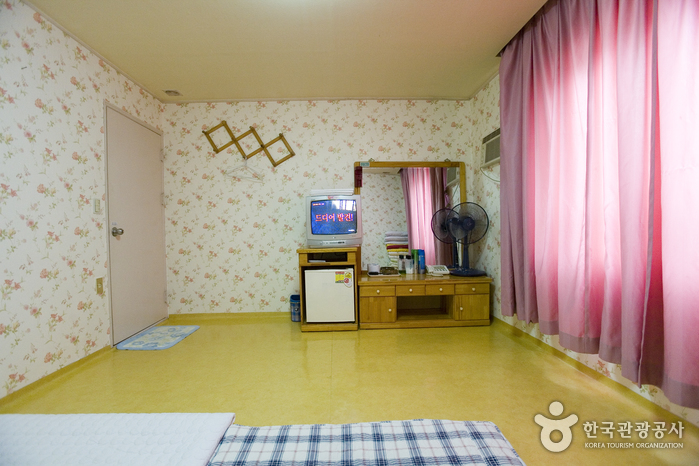 Lotte Motel (Busan) (롯데모텔(부산))