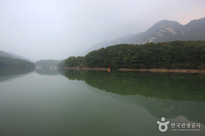 Sanjeong Lake (포천 산정호수)
