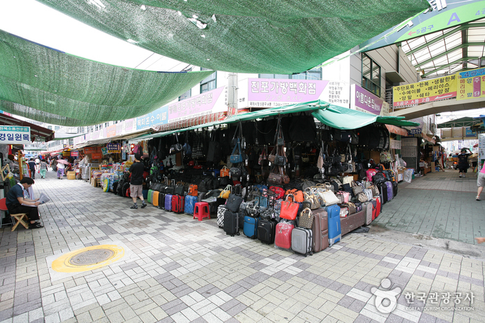 Gukje Market (남포동 국제시장)
