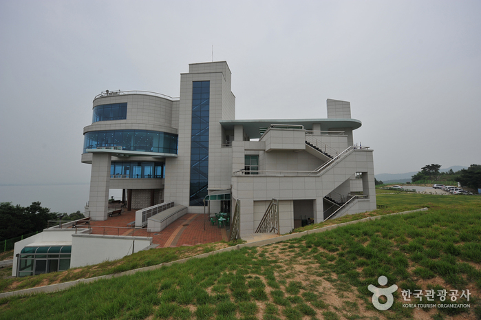 Ganghwado Jejeokbong Peace Observatory (강화도제적봉 평화전망대 )