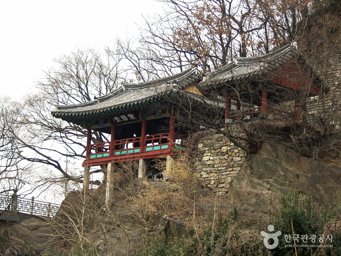Hanbyeokdang Pavilion (한벽당)
