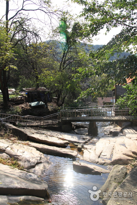 Baeksasilgyegok Valley (백사실계곡)