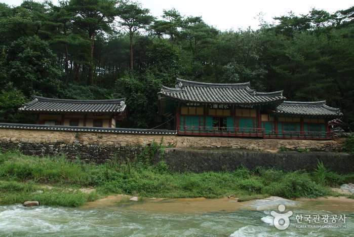 Seokcheongyegok Valley (석천계곡)