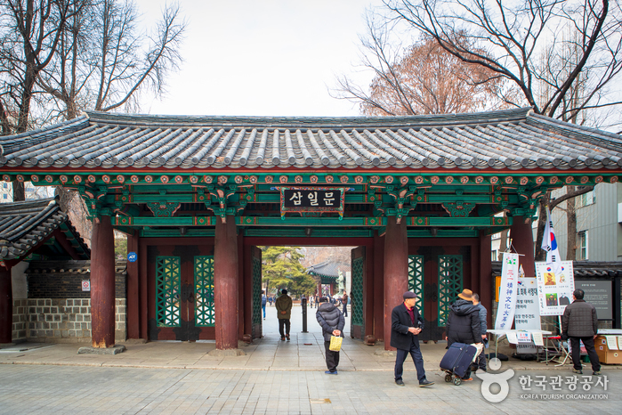 タプコル公園（탑골공원）