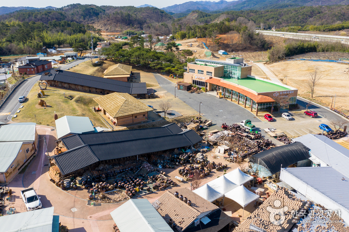 Oegosan Onggi Village (외고산옹기마을)