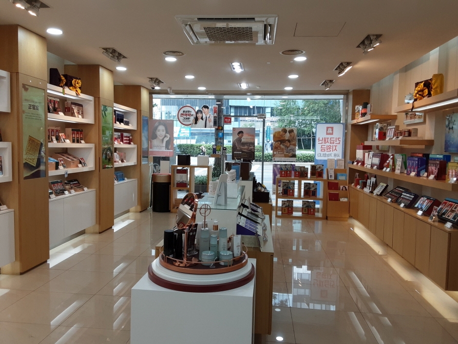 CheongKwanJang - Euljiro Branch [Tax Refund Shop] (정관장 을지로)