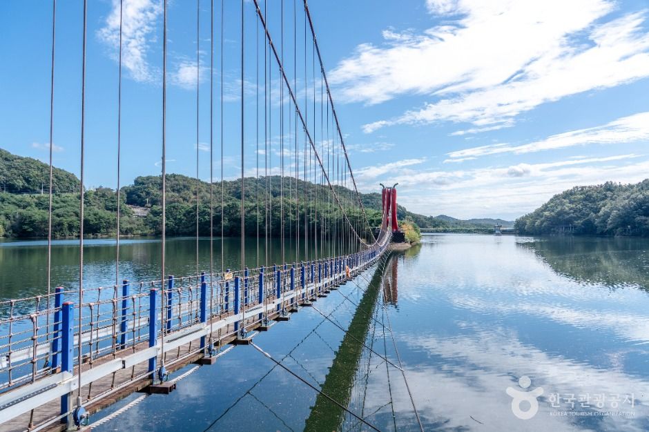 천장호 출렁다리