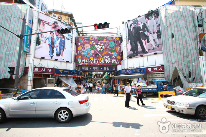 Pyounghwa (Pyeonghwa) Fashion Town (서울 평화시장)