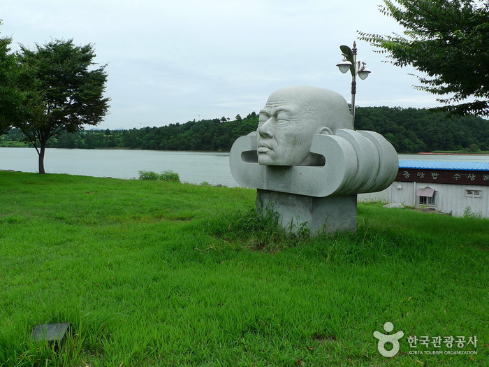 Jungangtap Park (중앙탑공원)