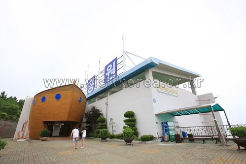 Фольклорный выставочный центр рыболовецких традиций (삼척 어촌민속전시관)