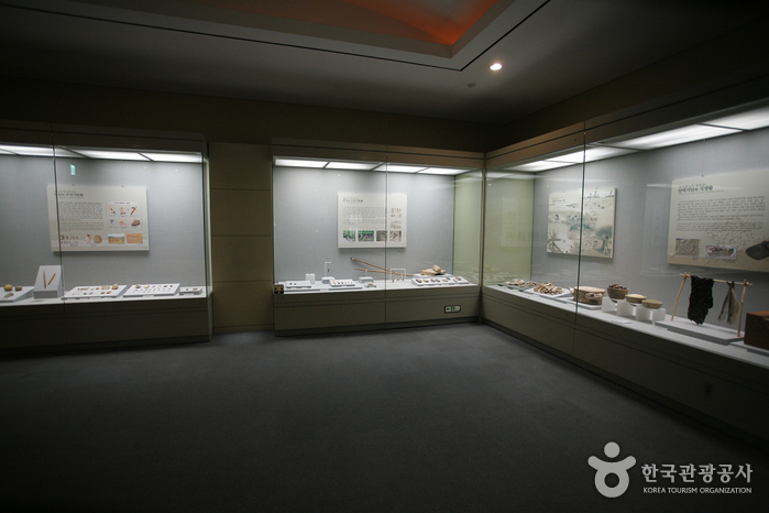 thumbnail-Busan Museum (부산박물관)-1