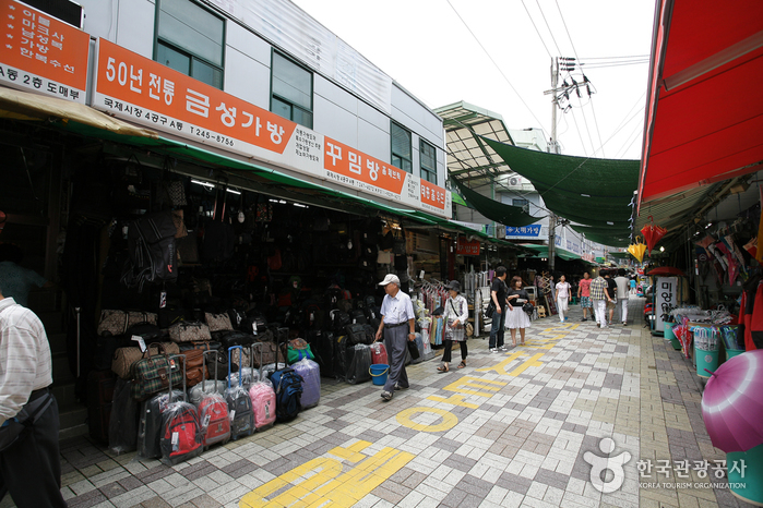 Gukje Market (남포동 국제시장)