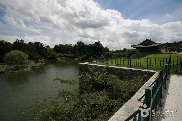 Gyeongju Donggung Palace and Wolji Pond (경주 동궁과 월지)