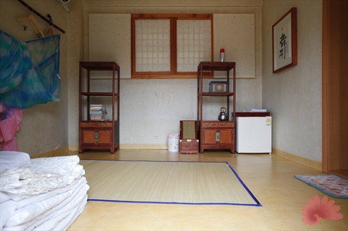 Jeonju Hanok Living Experience Center (전주한옥생활체험관)