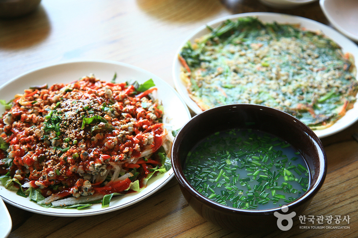 재첩으로 맛볼 수 있는 재첩국, 재첩무침, 재첩부침